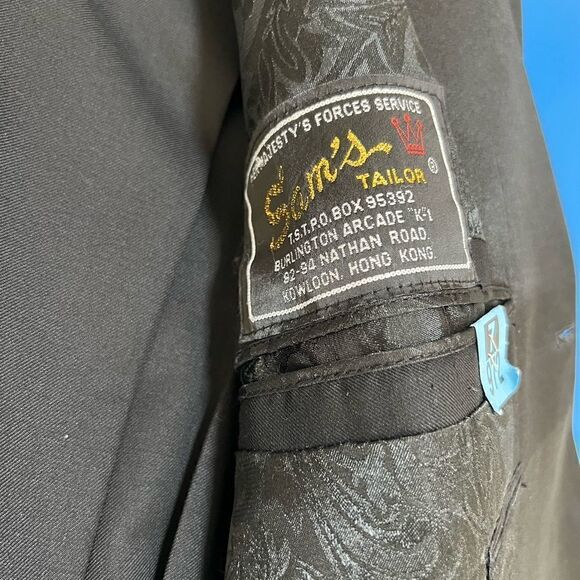 - Men’s Tuxedo. 100% Handmade. Stunning Quality. Size 44L - Picture 12 of 14